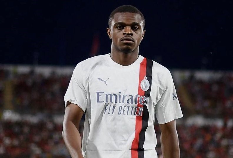 Jelang Tantang Inter, Milan Hadapi Krisis di Sektor Pertahanan