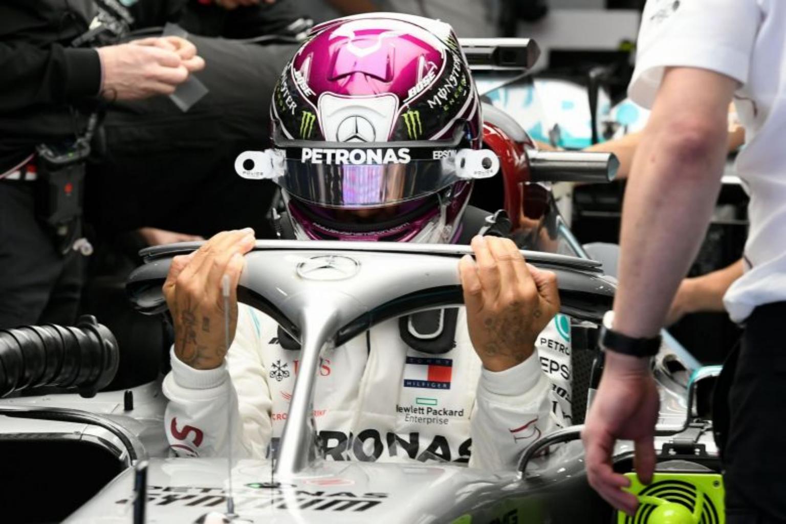 Tercepat pada Hari Pertama Tes Pramusim, Lewis Hamilton Apresiasi Tim Mercedes