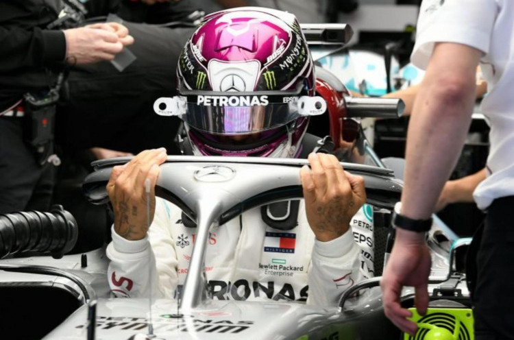 Tercepat pada Hari Pertama Tes Pramusim, Lewis Hamilton Apresiasi Tim Mercedes