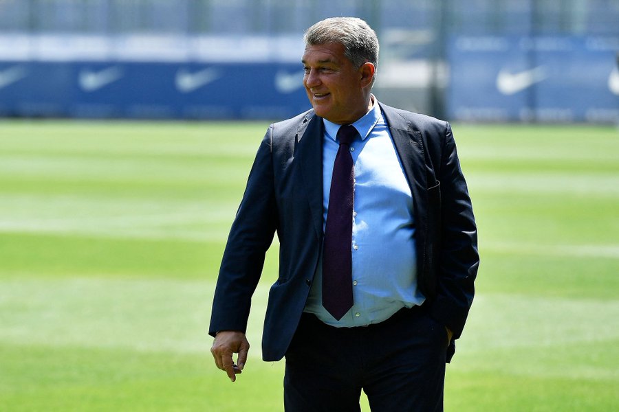Barcelona Akan Lepas Striker pada Jendela Transfer Musim Panas 2023