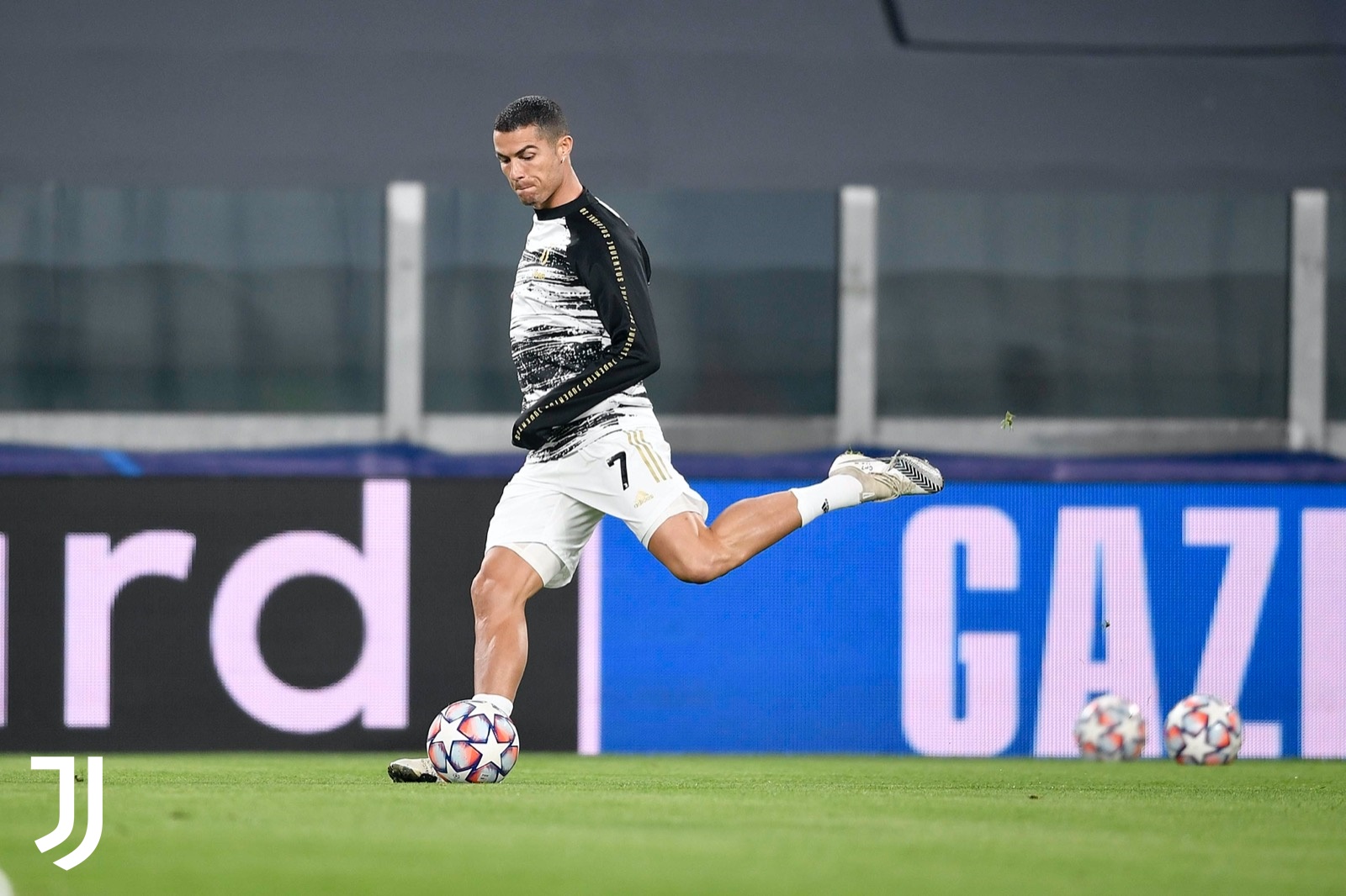 Juventus 2-1 Ferencvaros, Cristiano Ronaldo Samai Rekor Lionel Messi