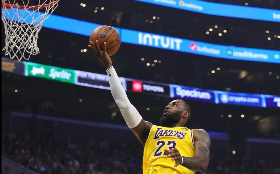 Menanti LeBron James Mengukir Sejarah Baru 