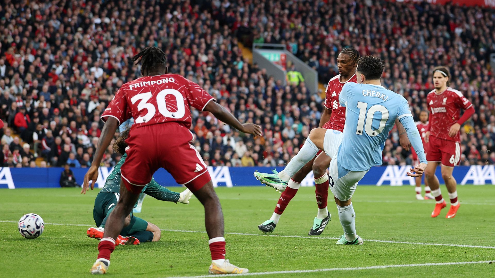 Rayan Cherki saat mencetak gol ke gawang Liverpool. (Foto: Laman Resmi Premier League)