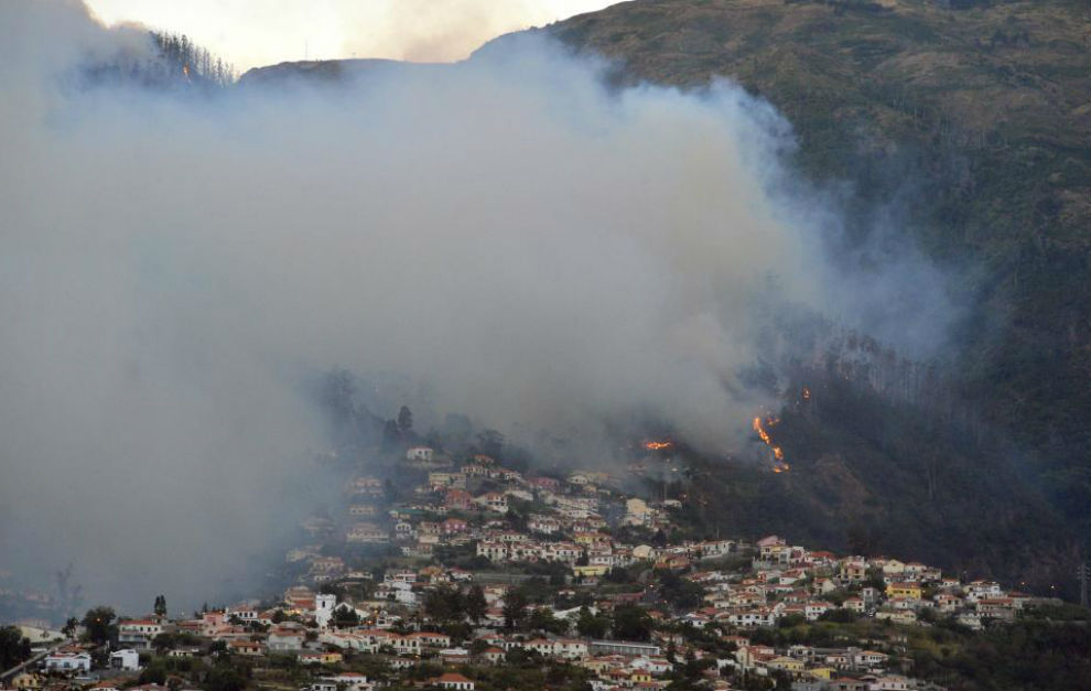 Cristiano Ronaldo Bantu Korban Kebakaran Pulau Madeira