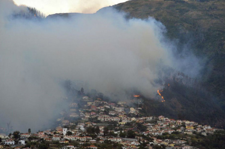Cristiano Ronaldo Bantu Korban Kebakaran Pulau Madeira