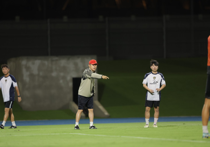 Seperti Shin Tae-yong, Pelatih Baru Timnas Indonesia Harus Libatkan Asisten Lokal