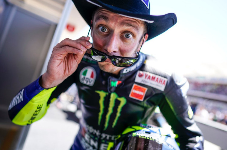 Kenny Roberts Terkejut Valentino Rossi Masih Kompetitif: Dia Seharusnya Sudah Tenang di Kursi Goyang