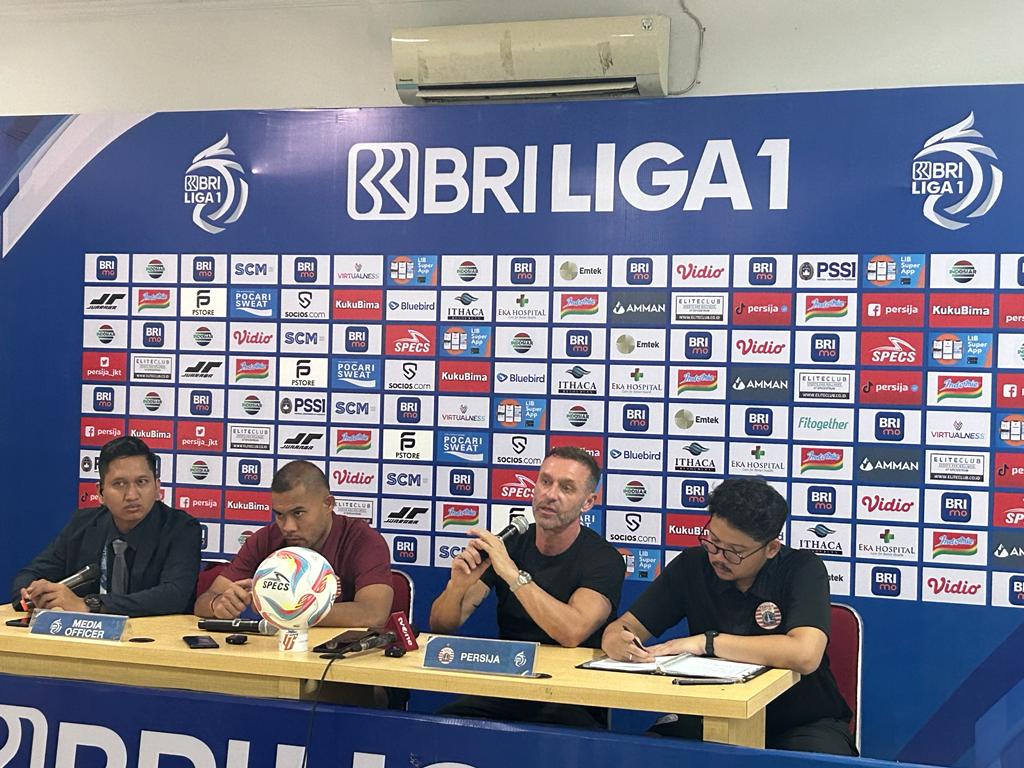 Thomas Doll Pertanyakan Kartu Merah untuk Hanif Sjahbandi di Laga Kontra Persib