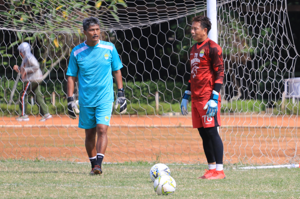Piala Indonesia: I Made Wirawan Absen Bela Persib Lawan Borneo FC karena Cedera Lutut