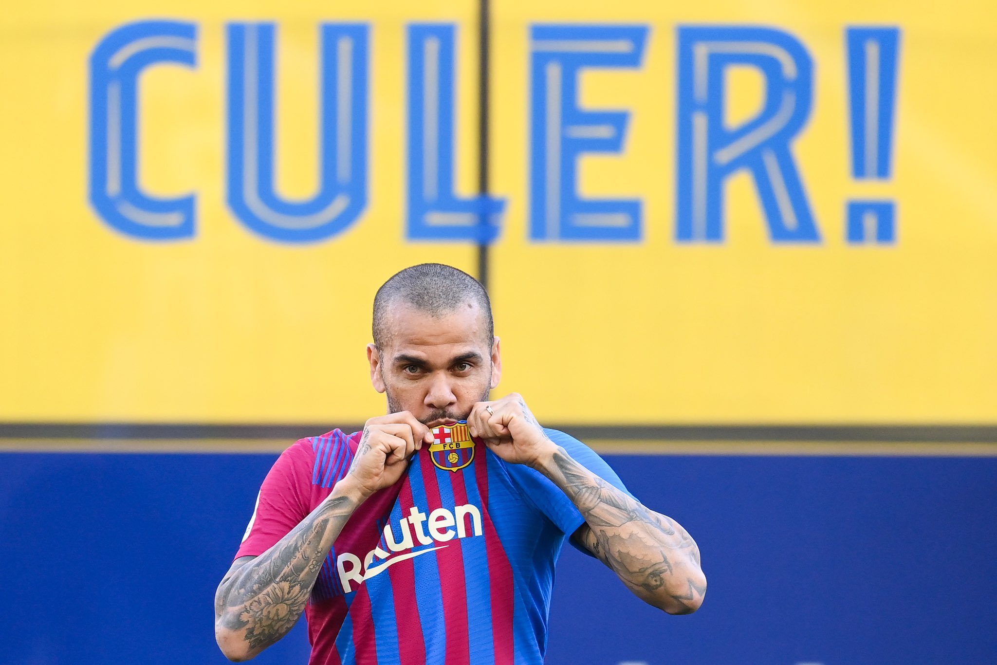 Teka-teki Posisi Bermain Dani Alves di Barcelona
