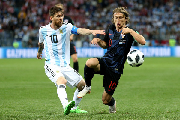 Sergio Busquets Nilai Luka Modric Tak Lebih Hebat dari Lionel Messi