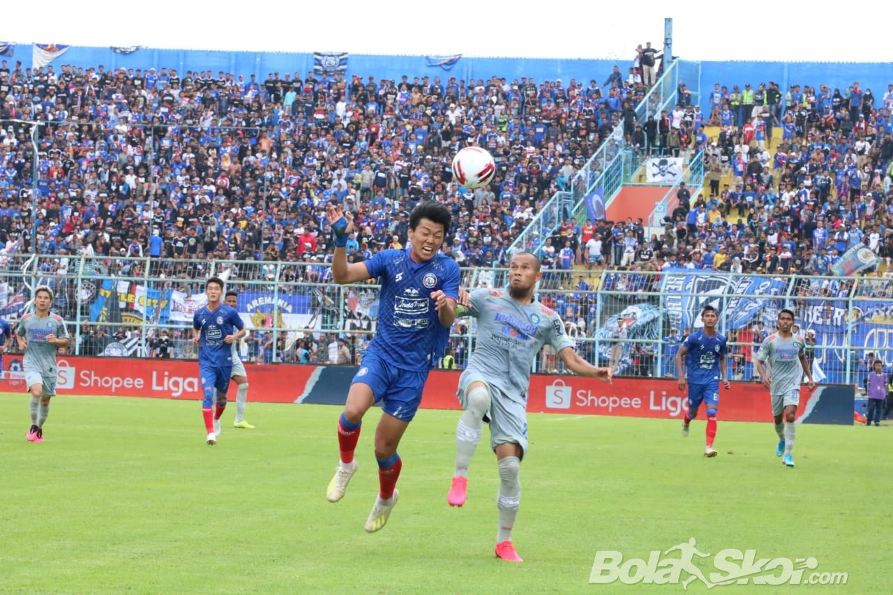 Arema FC 1-2 Persib Bandung: Maung Bandung ke Puncak Klasemen Liga 1 2020