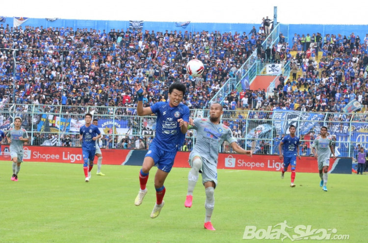 Arema FC 1-2 Persib Bandung: Maung Bandung ke Puncak Klasemen Liga 1 2020