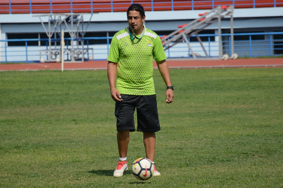 Herrie Setyawan Pergi, Persib Tunjuk Sang Penerjemah Jadi Asisten Pelatih