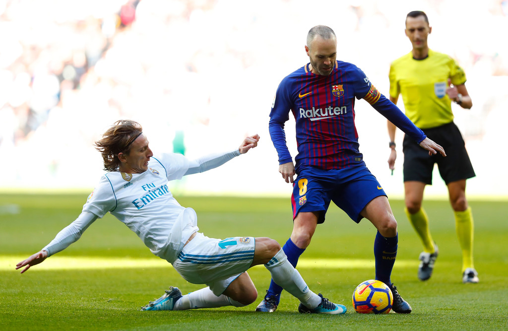 Publik Camp Nou Berharap Iniesta Memainkan Clasico Terakhirnya dengan Barcelona