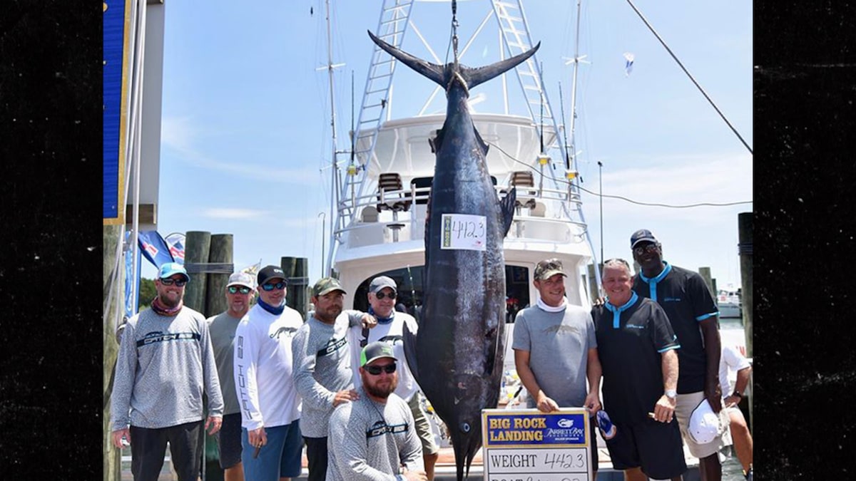 Tangkap Ikan 200 Kg, Michael Jordan Ternyata Piawai Memancing