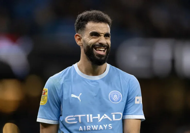 Disia-siakan di Manchester City, Rayan Ait-Nouri Membelot ke Manchester United