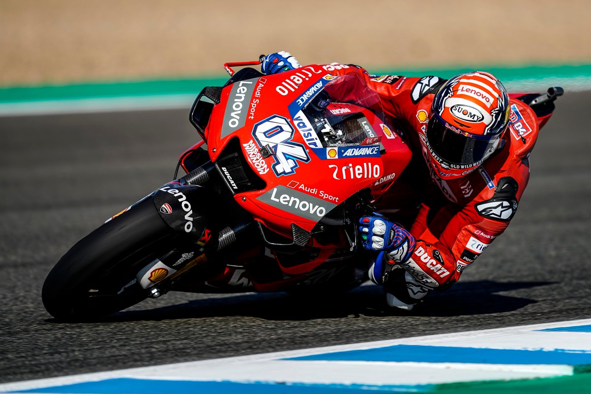 Lomba MotoGP Inggris: Andrea Dovizioso-Fabio Quartararo Kecelakaan, Motor Keluarkan Api 