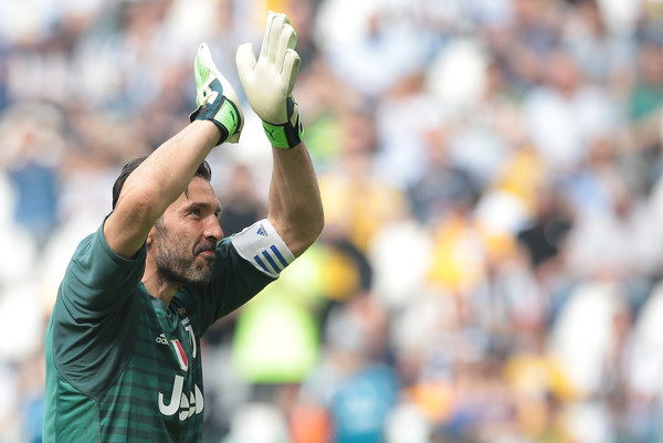 Tak Merasa Tersaingi, Kiper PSG Sambut Gianluigi Buffon dengan Tangan Terbuka