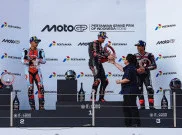 Marco Bezzecchi Terima Trofi MotoGP Indonesia dari Menpora Erick, Media Italia Beri Sorotan