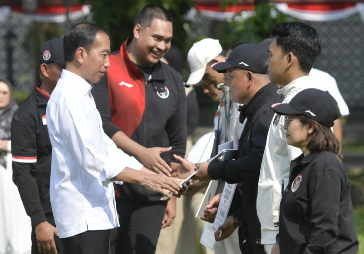 Presiden Jokowi Serahkan Bonus untuk Peraih Medali Olimpiade Paris 2024
