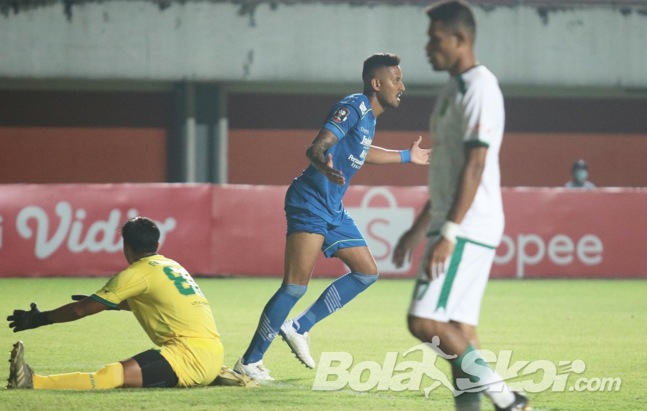 Robert Alberts Sebut Persib Lawan Persebaya seperti Man City Vs Leeds United