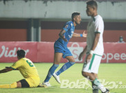 Robert Alberts Sebut Persib Lawan Persebaya seperti Man City Vs Leeds United