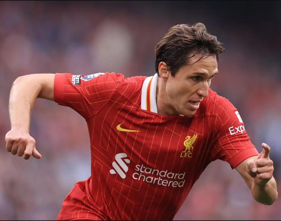 Arne Slot Jawab Rumor Hengkang Federico Chiesa