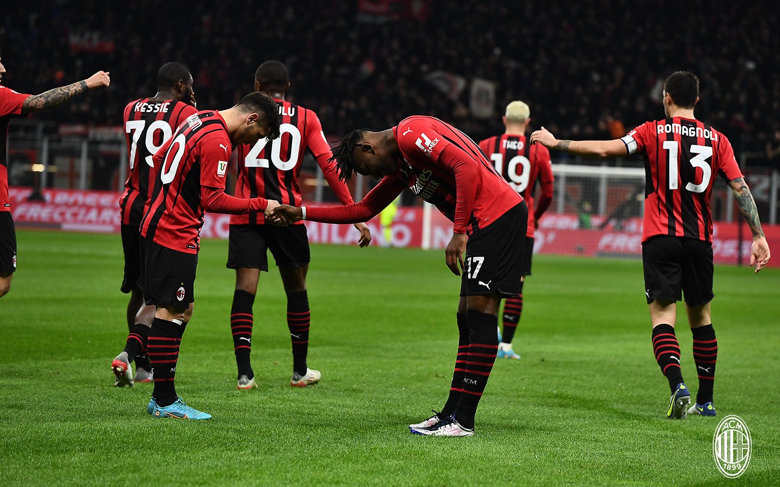 Hasil Pertandingan: Milan Tantang Inter di Semifinal, Manchester City Kukuh di Puncak