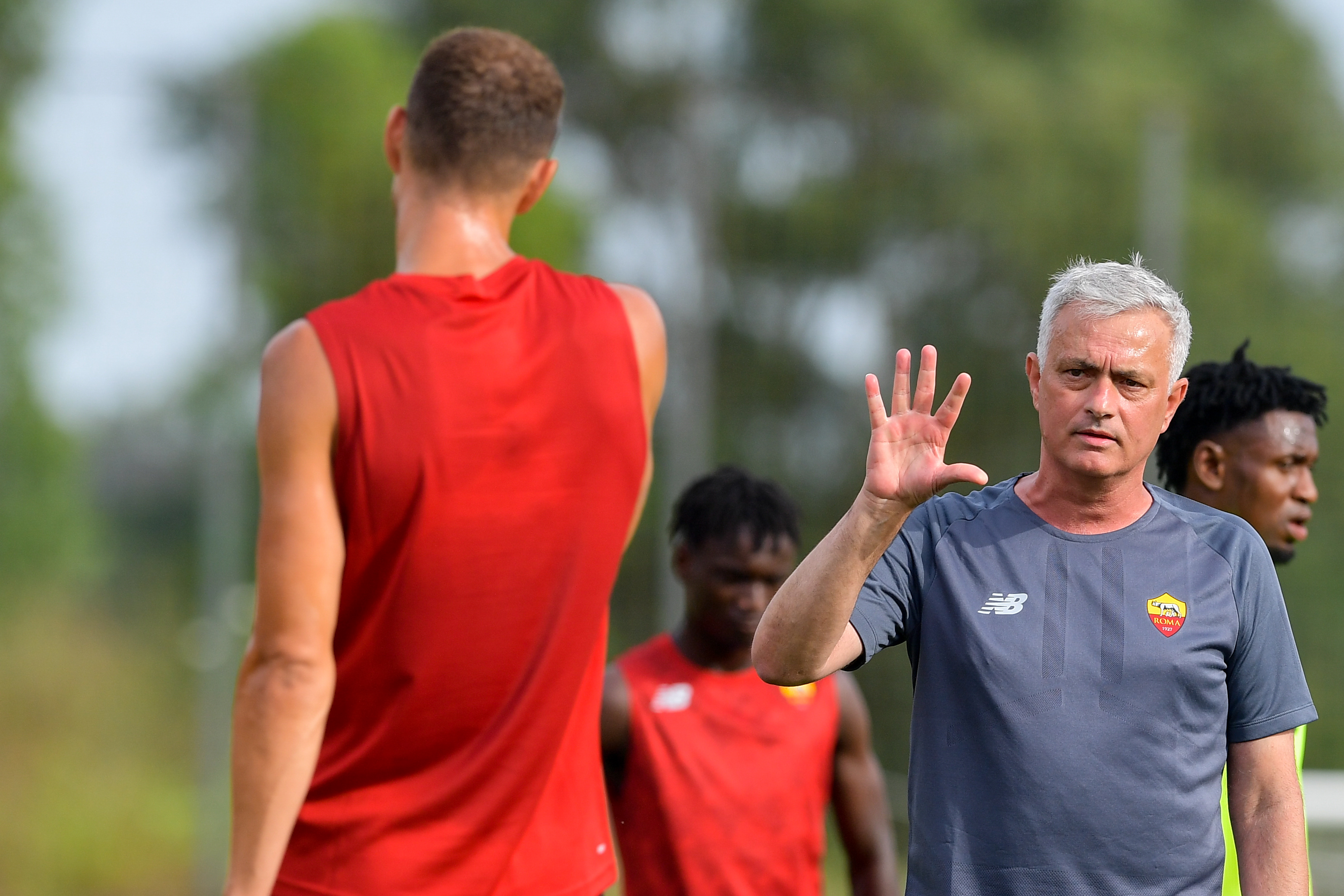 Jose Mourinho Galau Pilih Italia atau Inggris di Final