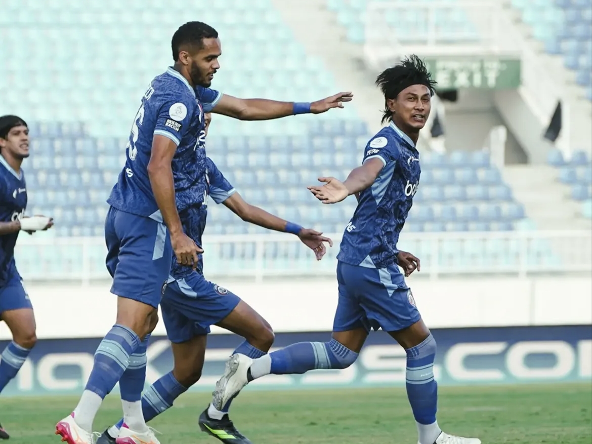 Arema FC menang telak atas Isenmulang Kalteng FC. (Instagram Arema FC)
