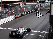 Lomba F1 GP Monako: Lewis Hamilton Finis Pertama Setelah Menangkan Duel Kontra Max Verstappen 