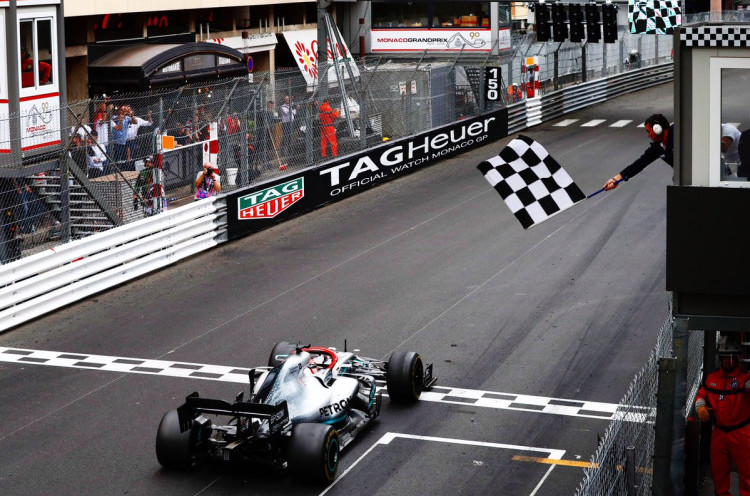 Lomba F1 GP Monako: Lewis Hamilton Finis Pertama Setelah Menangkan Duel Kontra Max Verstappen 