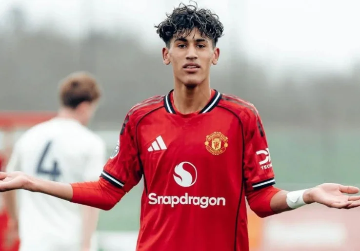Permintaan Transfer Wonderkid Manchester United Menyita Perhatian, Michael Carrick Angkat Bicara