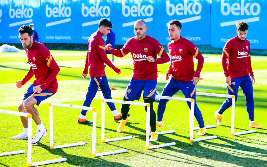 Bapetnya Barcelona Hadapi Tendangan Sudut