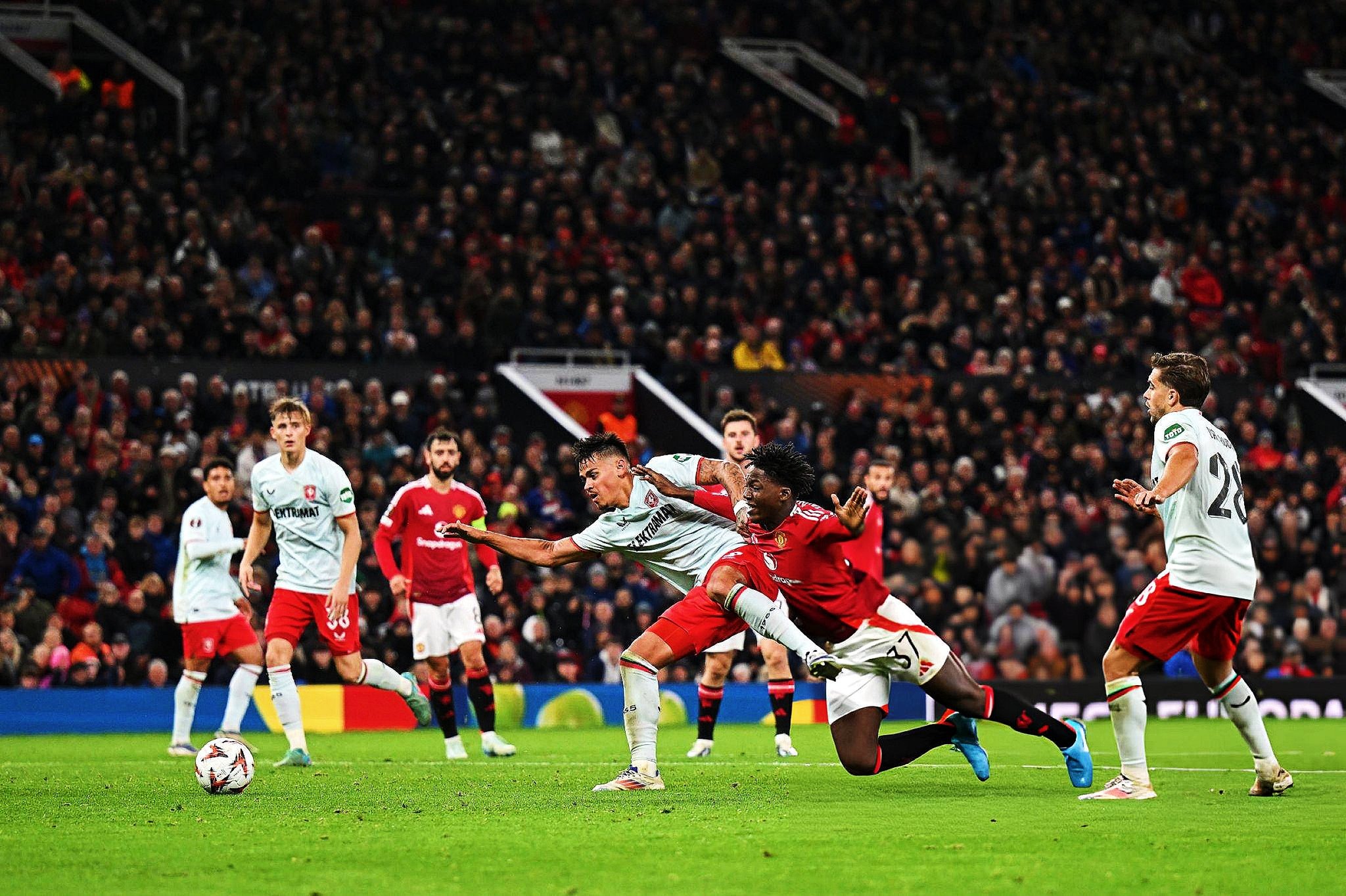 Statistik Gemilang Mees Hilgers pada Duel Manchester United Vs Twente