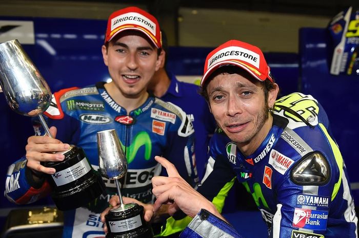 Hubungan Valentino Rossi dengan Jorge Lorenzo Bagai Air dan Minyak