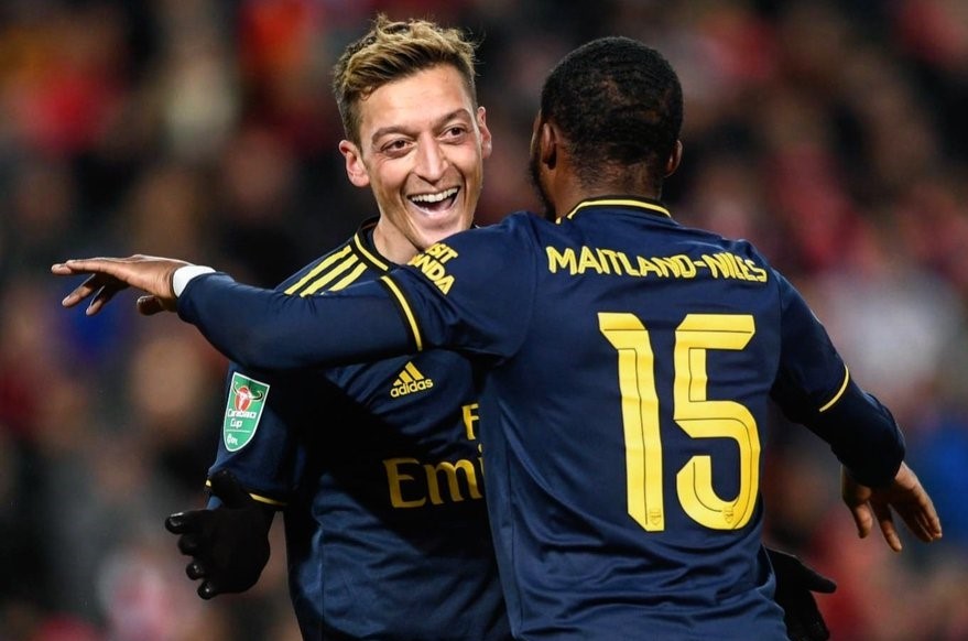 Unai Emery Ungkap Alasan Tarik Keluar Mesut Ozil