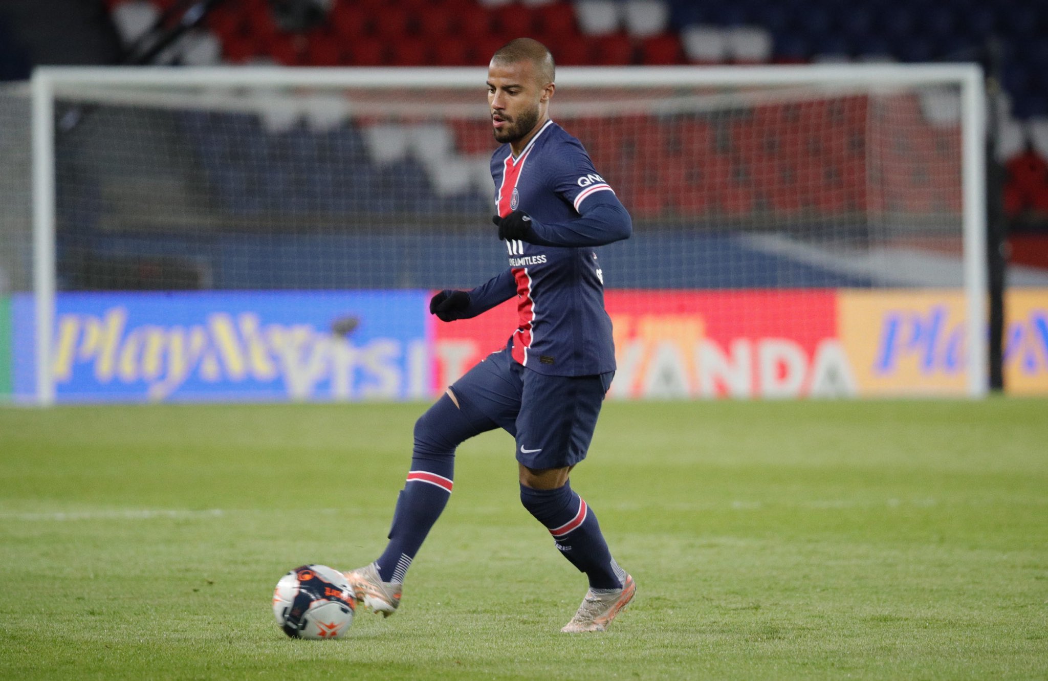 Butuh Duit, Barcelona Berharap PSG Jual Rafinha