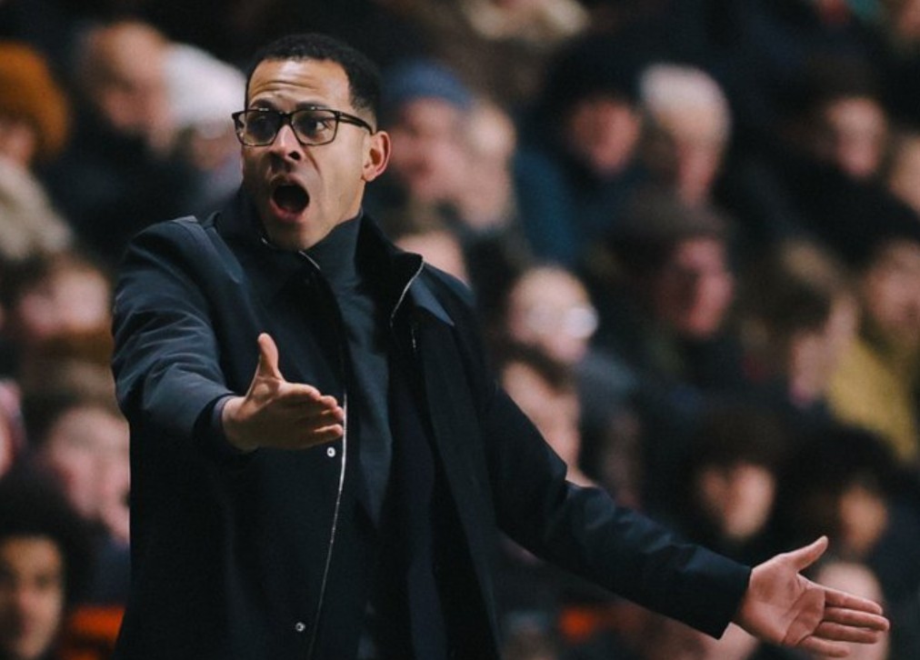 Siap Hadapi Arsenal, Liam Rosenior Yakin Chelsea Punya Modal untuk Raih Kemenangan