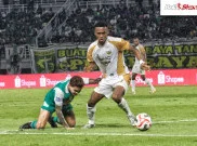 Respek, Bek Dewa United Ikutan Nyanyi Anthem Persebaya Song For Pride