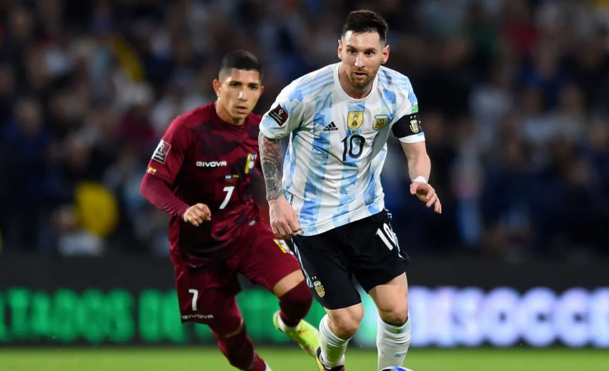 Piala Dunia 2022: Berbeda dengan Pendapat Messi, Scaloni Bantah La Pulga Pensiun