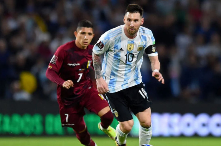 Piala Dunia 2022: Berbeda dengan Pendapat Messi, Scaloni Bantah La Pulga Pensiun
