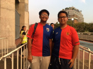 Makna Mendalam di Balik Gabungan Jersey Thailand-Indonesia Milik Dua Anak di Stadion Rajamangala