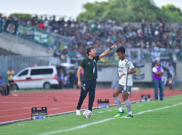 Imbang Kontra Persebaya, Luis Milla Soroti Permainan Persib di Babak Pertama