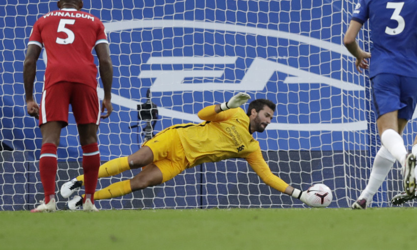 Alisson Ungkap Rahasia Gagalkan Penalti Jorginho