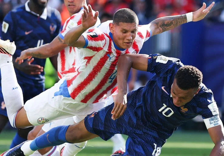 Ketika Prancis Meladeni Permainan Kotor Paraguay