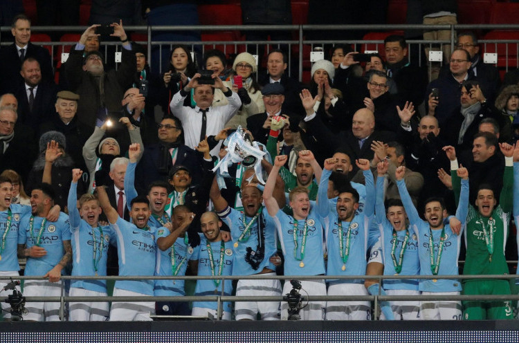 FOTO: Juarai Piala Liga, Pesta Perdana Manchester City