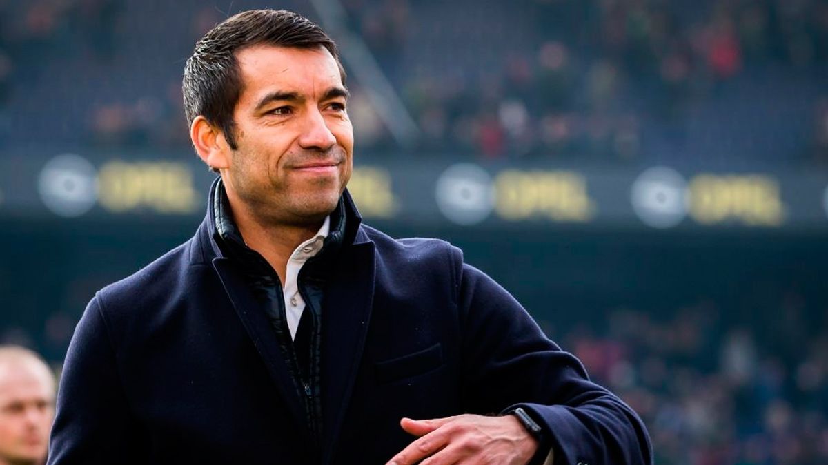 Barcelona Pertimbangkan Giovanni van Bronckhorst Jadi Pelatih Interim