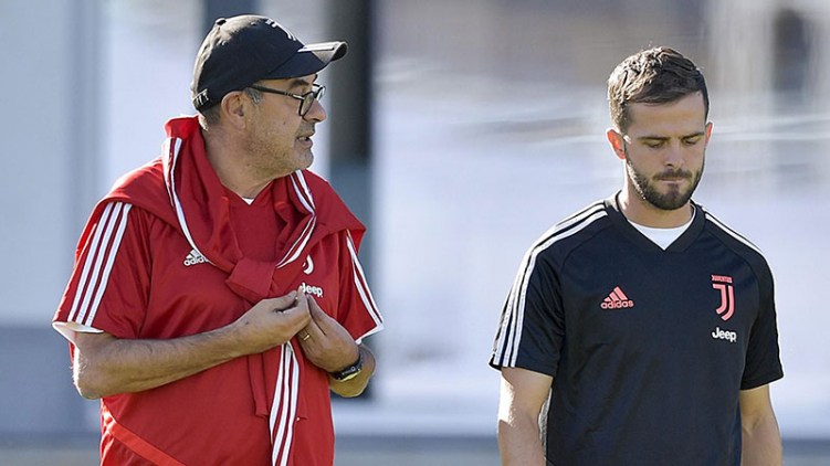 Maurizio Sarri Tak Restui Kepindahan Miralem Pjanic ke Barcelona